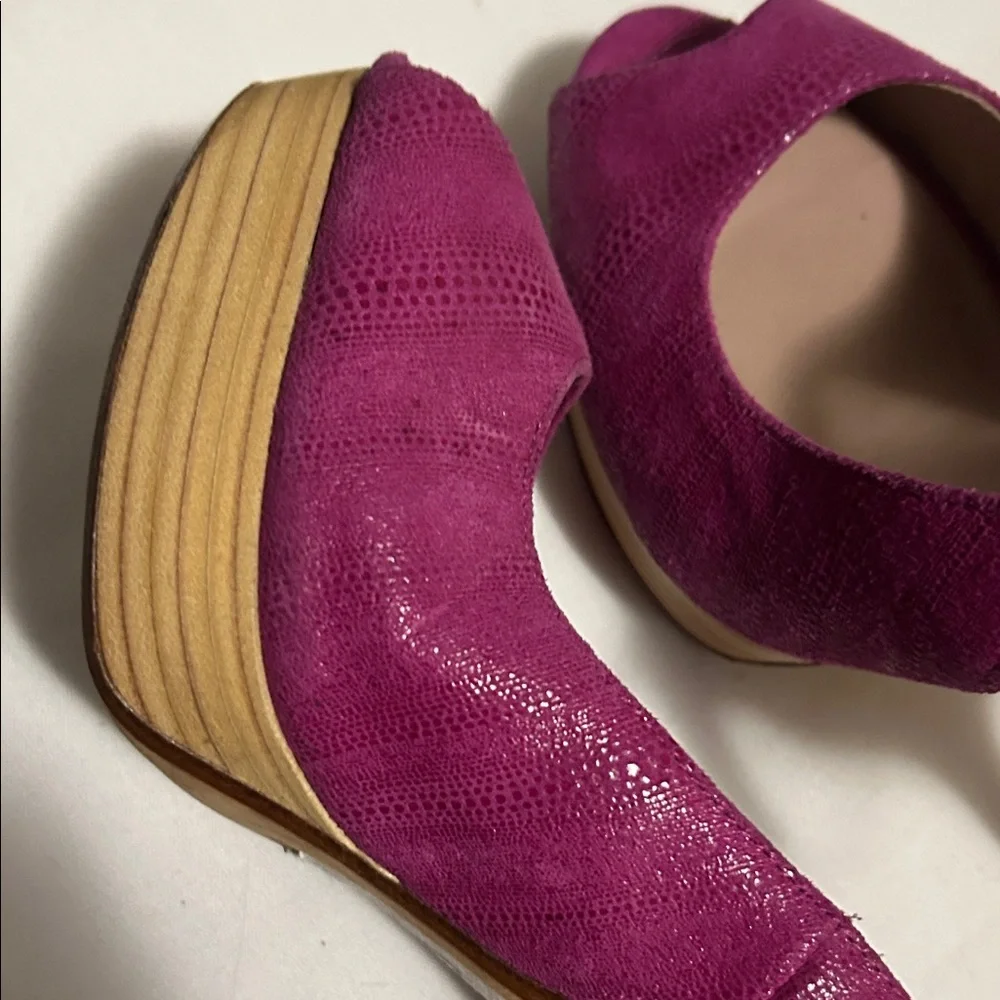 Cole Haan Women's Fuchsia Platform Slingbacks. Size 6